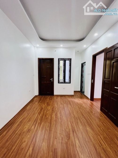 Bán nhà riêng Hoàng Quốc Việt, Cầu Giấy, 56m2, thang máy nhà mới, ôtô 10m ngõ thông 10.2tỷ - 2