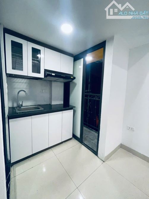 Bán tòa CHDV ngõ 322 Mỹ Đình  ( doanh thu 100tr/th) sổ 61m2 -  8 tầng - Giá chỉ 15 tỷ. - 2