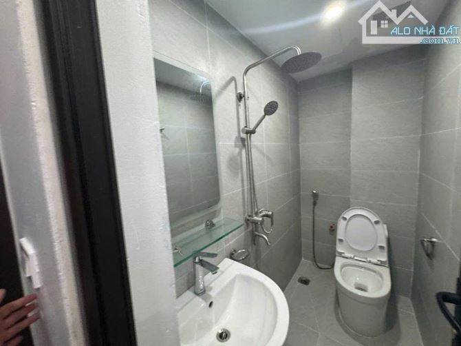 Triều Khúc - 30m ra oto - diện tích 30m- 5 tầng - giá 6 tỉ - 2