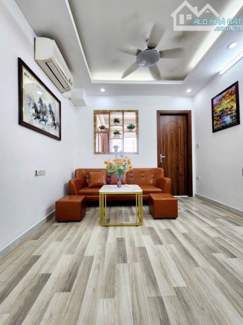 Bán chung cư ngõ 603 Lạc Long Quân - DT 50m2 - 2 ngủ  - Giá chỉ  2,1 tỷ . - 2