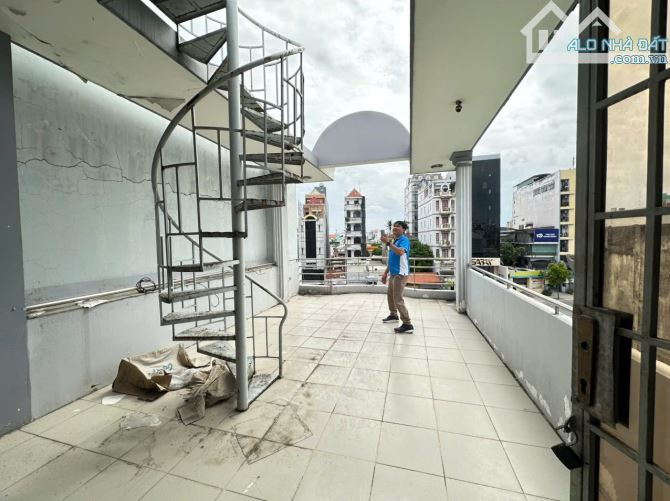 Nhà MT Cộng Hòa, sát Etown, 4 tầng, 4x32m, 128m2, P13, 27 tỷ TL - 2