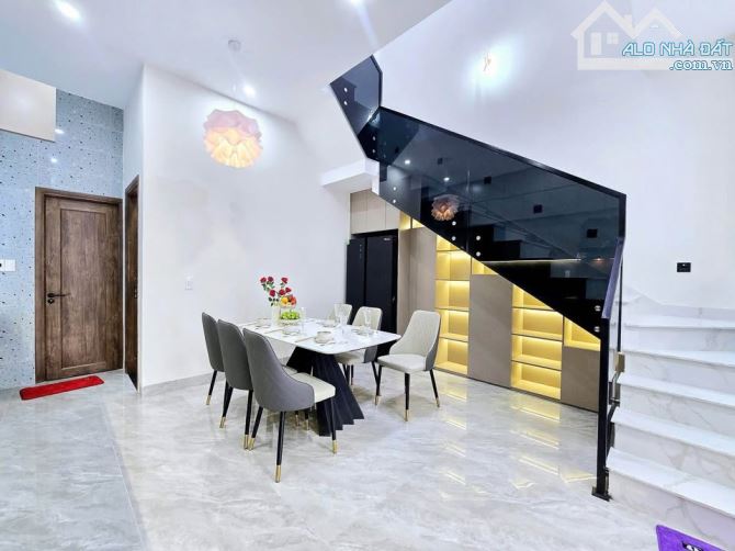 Nhà 2 tầng kiệt oto sân rộng rãi TÔN ĐẢN - 2