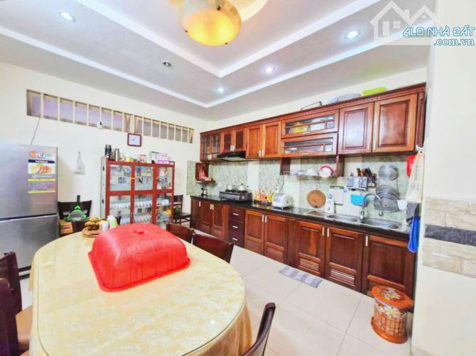 CHỦ KẸT TIỀN - NHÀ SIÊU ĐẸP 3 TẦNG BTCT - TRUNG TÂM LINH CHIỂU, THỦ ĐỨC GIÁ CHỈ 7.5 TỶ - 2