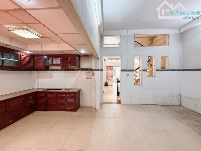Phú Nhuận - Chỉ 8.55 tỷ -70m2 - Ngang 4m, nở hậu 6m - 3 Tầng - 6PN - Chỉ - 2