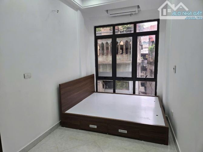 BÁN NHÀ TÔN ĐỨC THẮNG LINH QUANG ĐỐNG ĐA - 40M 5T MT 3M - 8 PHÒNG DÒNG TIỀN 30TR/THÁNG - 2