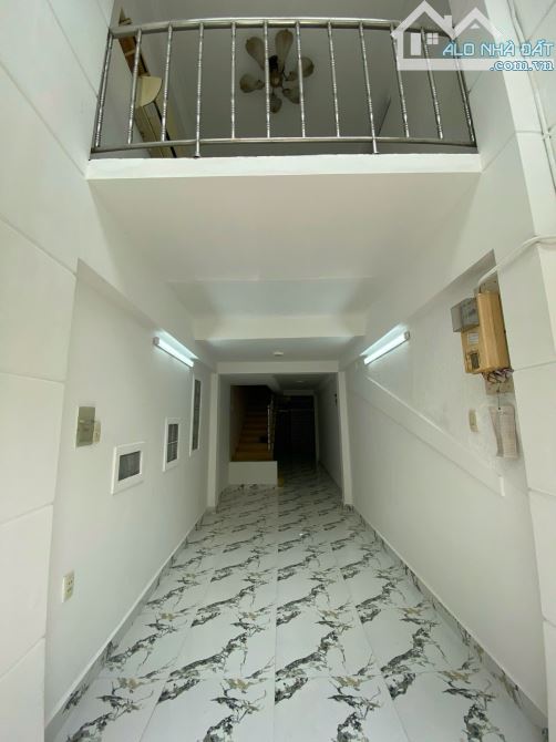 Bán nhà quận 1- Hẻm xe hơi 6m- 4 tầng đúc- 4pn+4wc- sổ hồng hoàn công đủ-6 tỷ x - 2