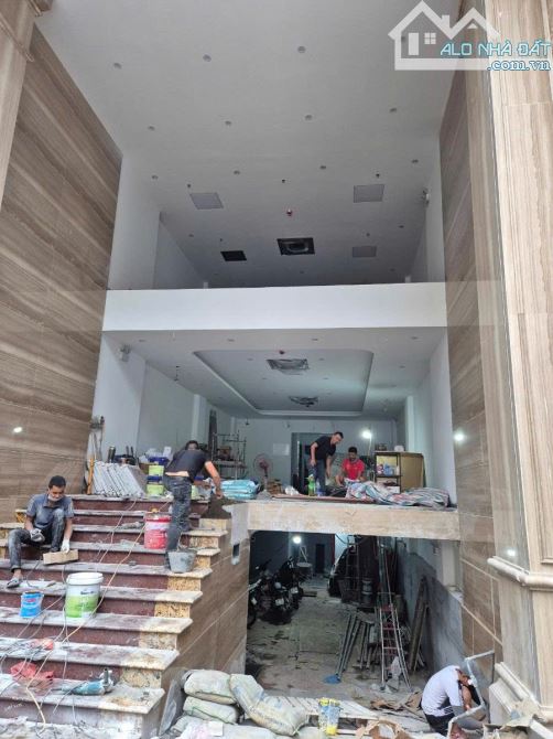 Tòa nhà văn phòng mặt phố Chùa Láng, 9 tầng thang máy, 162m2, mặt tiền 7m, 115 tỷ - 2