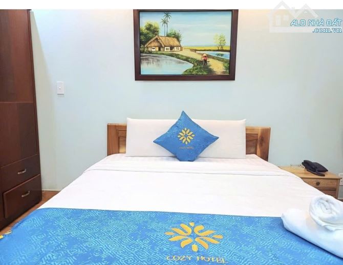Bán CHDV quận 1, hẻm xe hơi, cách mặt tiền Nguyễn Thị Minh Khai chỉ 30m - 2