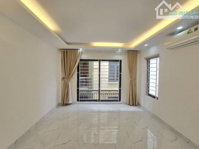 Bán nhà Hai Bà Trưng lô góc 2 thoáng - 33/40m giá 7 tỉ - 5 tầng KCBT - ngõ 3m thẳng thông - 2
