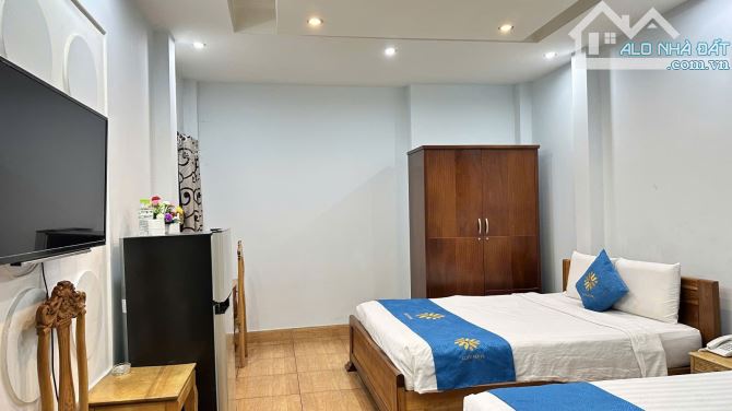 Cạnh Mặt Tiền đường  Nguyễn Thị Minh Khai 123m2 Giá 39,9 tỷ còn thương lượng - 2
