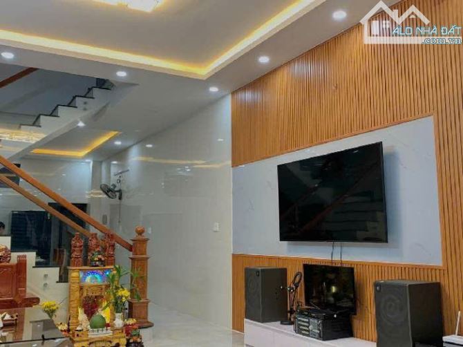 Bán nhà mặt tiền 4 tầng Q9 - Chỉ 6.9 tỷ - Nhà cực đẹp và sang - Giá trị xây dựng 3 tỷ. - 2