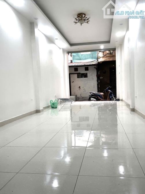 Cho thuê nhà  ngõ 107 Tôn Đức, 38m2 x 4 tầng, 5 ngủ, 4 wc.16,5 Triệu/th - 2