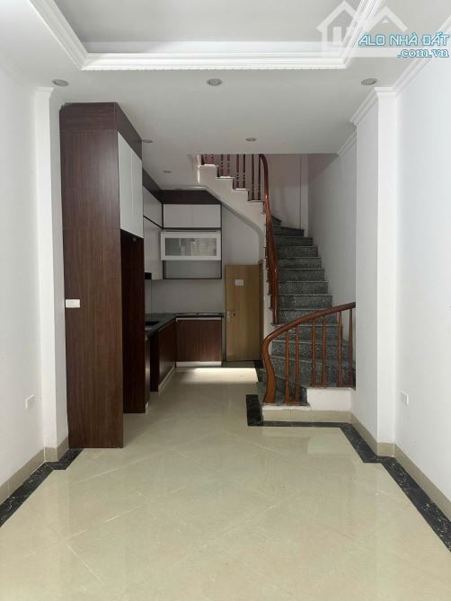 Bán nhà phố Việt Hưng 50m 5 tầng nở hậu nhà mới ở ngay - 2