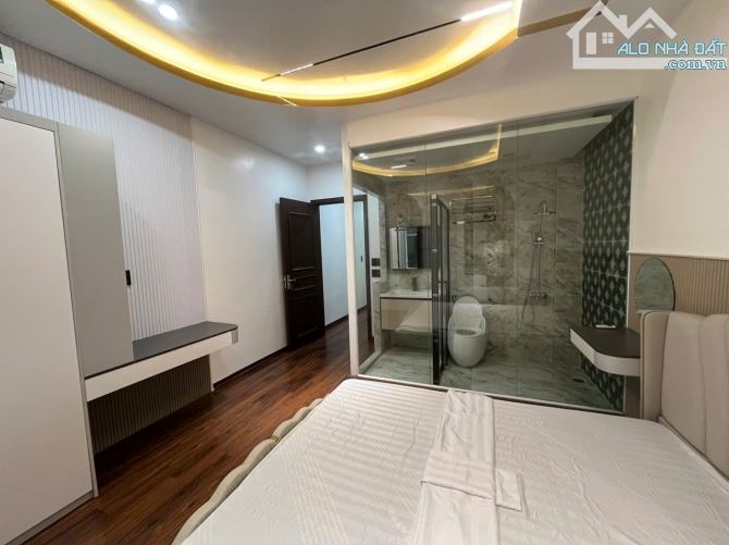 Bán toà căn hộ dịch vụ 18 phòng khu phân lô Văn Cao - 240m2 - ngang 12m - giá 23 tỷ - 2