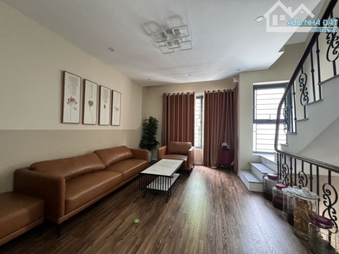 Bán nhà Ngọc Lâm,Long Biên 4 tầng,57m,mt5m oto đỗ cửa nhỉnh 11 tỷ - 2