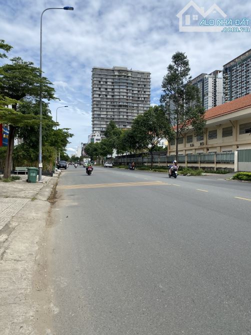 Bán nhà mặt đường Tạ Hiện TM. Lợi quận 2 cũ View C/cư Verandah (189m²) 128 tỷ - 2