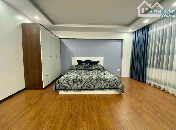 Cho thuê Phố Nguyễn Chính, vừa KD on kết hợp ở gđ, 5 tầng x 45m2, thang máy, 16 triệu/th - 2