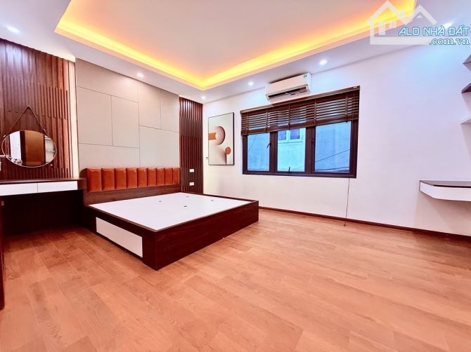 Bán nhà Lĩnh Nam. Thang máy - full nội thất. Vị trí đẹp - Ô tô tránh 1 nhà. - 3