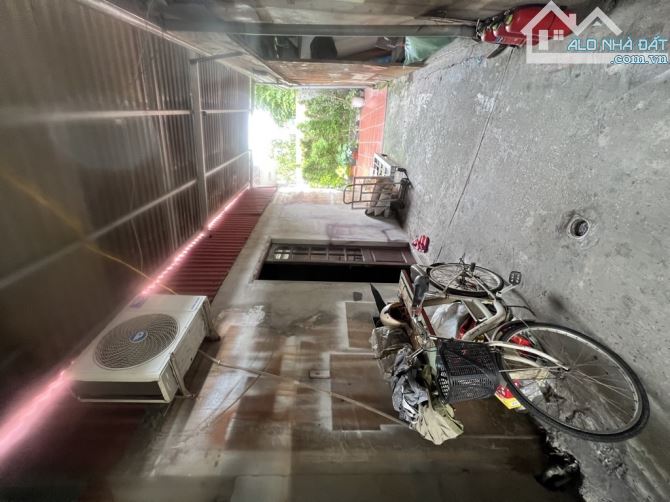 THẠCH BÀn - BÁN ĐẤT TẶNG NHÀ CẤP 4 -KHU DÂN TRÍ CAO  - Ô TÔ 4 CHỖ ĐỖ CỬA - 3