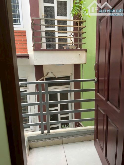 LÔ GÓC SIÊU ĐẸP – BÁN NHÀ KIM GIANG – 35M² – 4 TẦNG – GẦN PHỐ – GIÁ 8.9 TỶ - 3