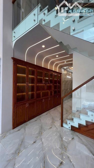 Nhà MTKD Tỉnh Lộ 10 - 4 x 30M - 12,5 Tỷ - Giáp Khu Tên Lửa - 3