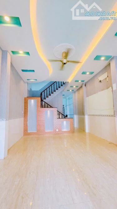 BÁN NHÀ 1 TRỆT 2 LẦU MẶT TlỀN TRẦN HOÀNG NA VỊ TRÍ ĐẸP ĐOẠN GẦN NGUYỄN VĂN CỪ - 3