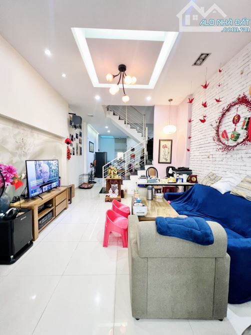 THOẠI NGỌC HẦU CHỦ 1 ĐỜI - 4 TẦNG BTCT ĐẸP - 5PN - HẺM 8M XE HƠI NÉ - 57m2. CHỈ 8.3 TỶ TL - 3