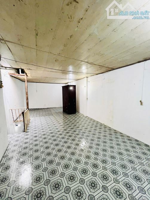 Nhà rẻ sổ hồng riêng hẻm 3 mét Âu Dương Lân quận 8 - 3