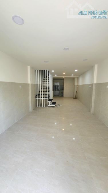 Quận 7, nhà 2 lầu hẻm ba gác cách MT Nguyễn Thị Thập 20m, 3,5x12m, chỉ 3,3 tỷ - 3