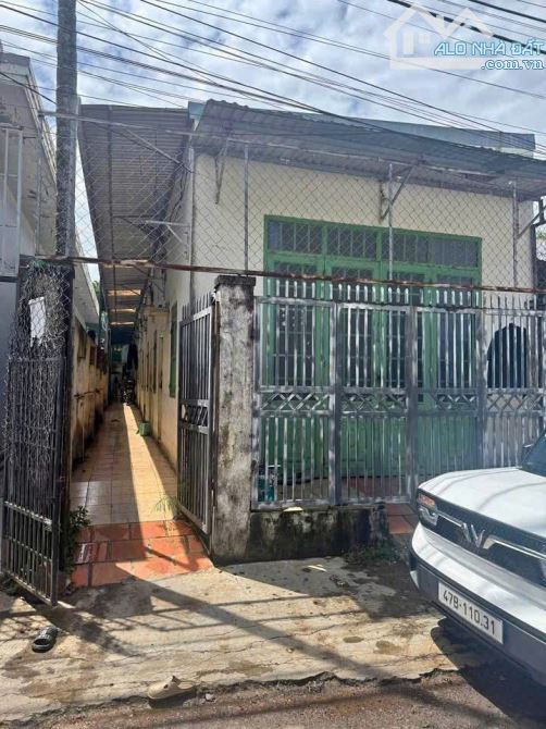 Con tin lời việc nhẹ lương cao của bạn bè rồi bị bán qua Cam, cô Lai cần bán gấp dãy trọ ở - 3