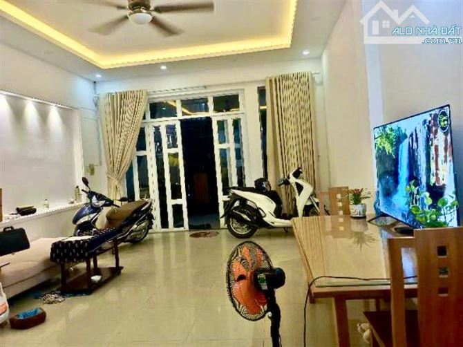 HÀ ĐẸP LÊ VĂN THỊNH XE HƠI NGỦ TRONG NHÀ DIỆN TÍCH 125M2 NHÀ 3 TẦNG MỚI TINH GIẢM CÒN 10 T - 3