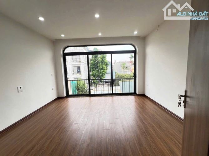 BÁN NHÀ LÔ GÓC THẠCH BÀN LONG BIÊN 6,2 TỶ 6 TẦNG 35m Ô TÔ KINH DOANH GẦN CẦU VĨNH TUY - 3