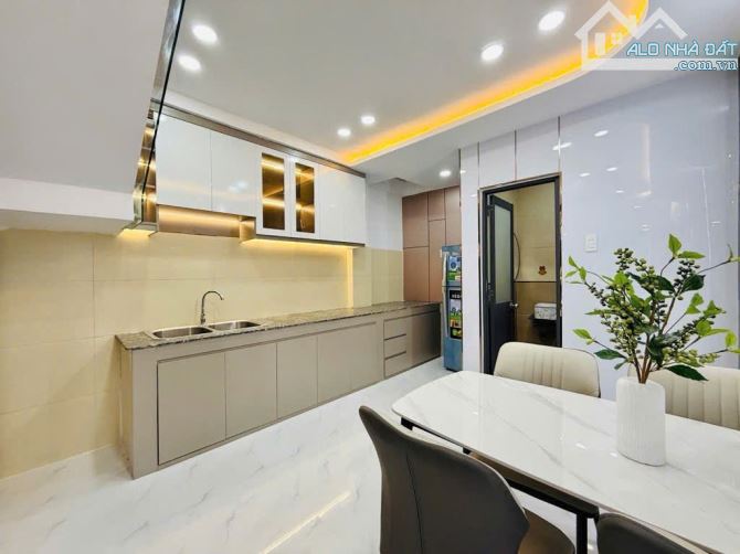 Bán nhà gần công viên làng hoa – 5 tầng – hẻm xe hơi - chỉ hơn 5 đồng còn thương lượng - 3