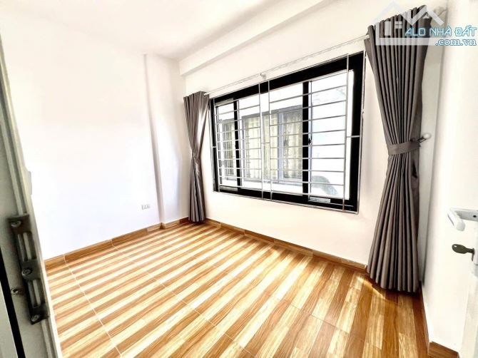 BÁN NHÀ VĂN MIẾU ĐỐNG ĐA 44m 5T Mt 4m GIÁ 9.5 TỶ NGÕ THÔNG 2 THOÁNG KINH DOANH. - 3