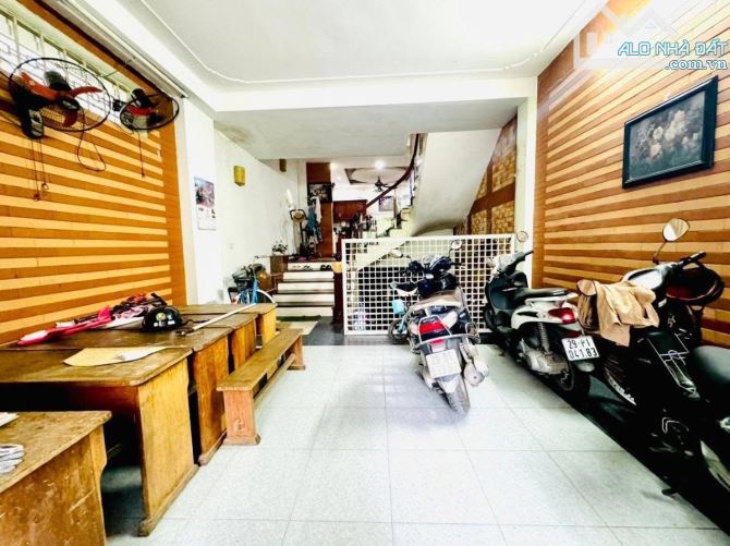 LÔ GÓC, ÔTÔ TRÁNH Phố Xuân Đỉnh (Gần Ngoại Giao Đoàn) 73m/ 4Tầng/MT 4.7m 18.8 Tỷ - 3