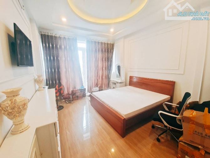 BÁN NHÀ NGUYỄN HỮU TIẾN - TÂY THẠNH - XE HƠI NGỦ TRONG NHÀ - 4 TẦNG 70M2 - NHỈNH 8.X TỶ - 3