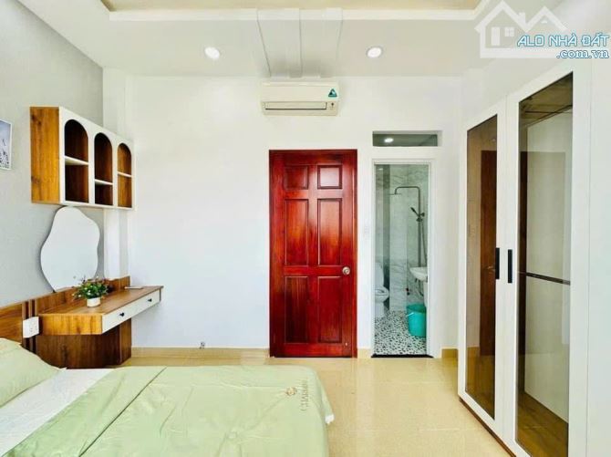 Đi nước ngoài định cư bán gấp nhà ở đường Nguyễn Văn Mai, phường Võ Thị Sáu, quận 3, giá 2 - 3