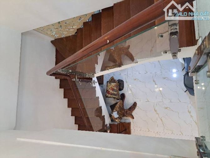 BÁN NHÀ NGUYỄN THỊ THẬP - Ô TÔ TỚI NHÀ - P.TÂN PHÚ - 3 TẦNG BTCT - 138m2 - NGANG 8m - SHR - 3