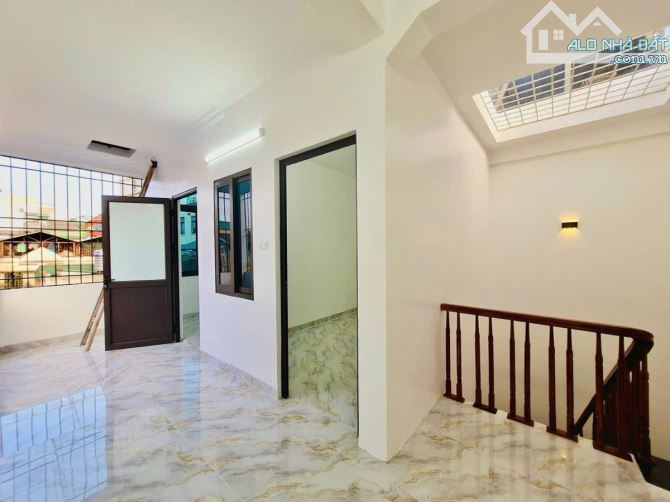 Bán Nhà Trần Cung 50m,5 Tầng , Ngõ Rộng 4m , Cách 10m Ra Phố , Ô tô Dừng Tránh , 3 Thoáng - 3
