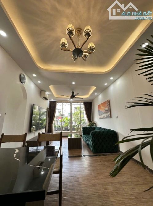 Bán căn hộ chung cư ( sân vườn 40 m2 như nhà thổ cư ) Minh Khai - DT 100 m2 x 3 PN - 3