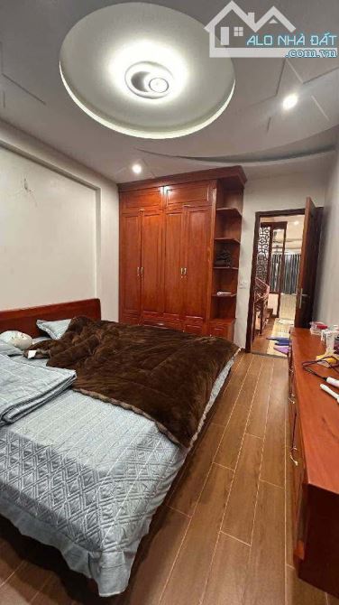 BIỆT THỰ GẦN TRẦN ĐĂNG KHOA-CỔ LINH NHÀ DÂN XÂY  - MẶT PHỐ KINH DOANH -4 LÀN Ô TÔ TRÁNH - 4