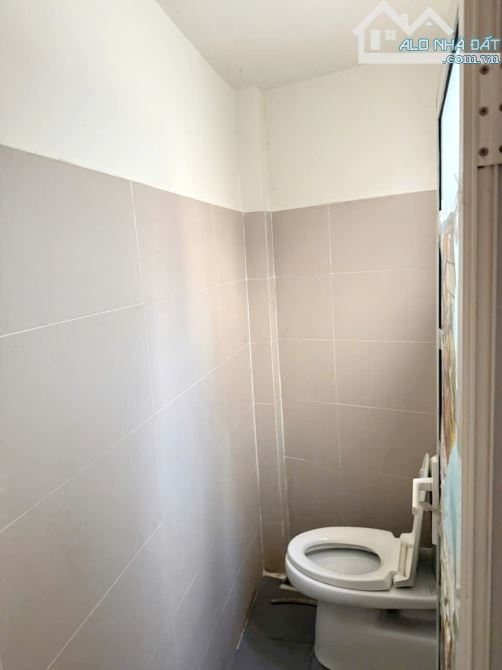 Nhà 2 tầng nở hậu hẻm 125 Nguyễn Thị Tần P. Chánh Hưng. Giá 4,28 tỷ TL - 3