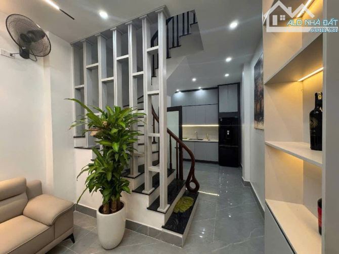 Triều Khúc - 30m ra oto - diện tích 30m- 5 tầng - giá 6 tỉ - 3