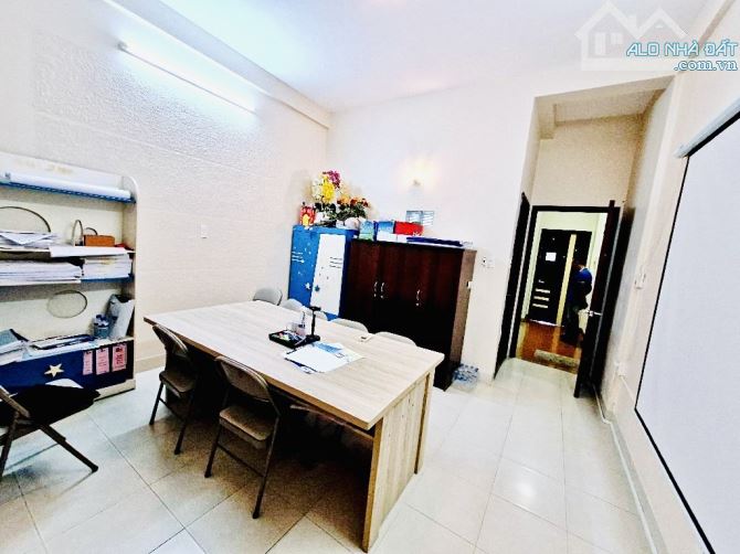 Mặt tiền khu Tên Lửa - Gần công viên - 4 tầng - 4m x 20m - 5PN - Đang làm văn phòng - 3