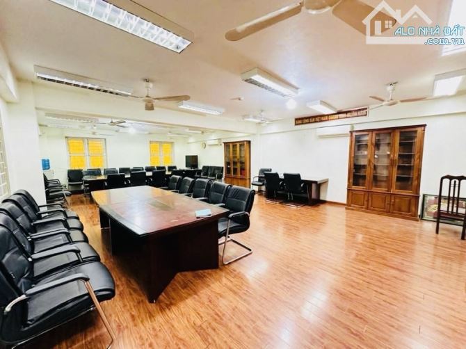 Nhỉnh hơn 50 tỷ / 126 m2 / 6 tầng Mặt Phố .Bắc Từ Liêm - 3