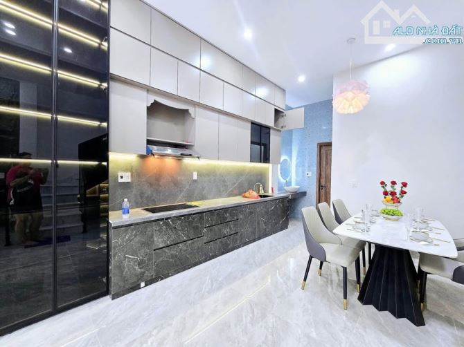 Nhà 2 tầng kiệt oto sân rộng rãi TÔN ĐẢN - 3