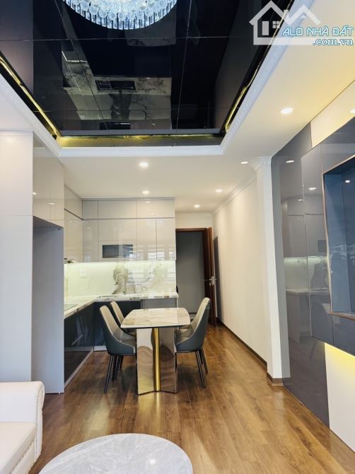 NHẤT KHU VỰC : Bán nhà Nguyễn Văn linh -Thạch Bàn - Long Biên -Lô Góc - Thang Máy - Ô tô - 3