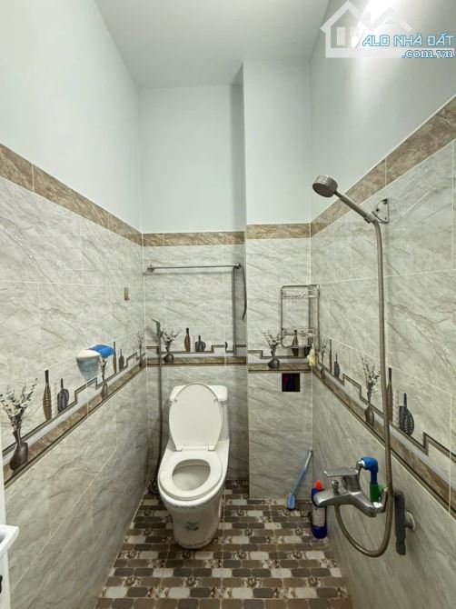 BÁN NHÀ ĐẸP 1 SẸC TRƯƠNG THỊ HOA - QUẬN 12 - HẺM 8m - GIÁ 7ty6 - 3