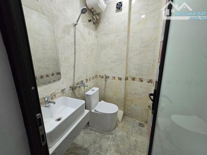 BÁN NHÀ TÔN ĐỨC THẮNG LINH QUANG ĐỐNG ĐA - 40M 5T MT 3M - 8 PHÒNG DÒNG TIỀN 30TR/THÁNG - 3