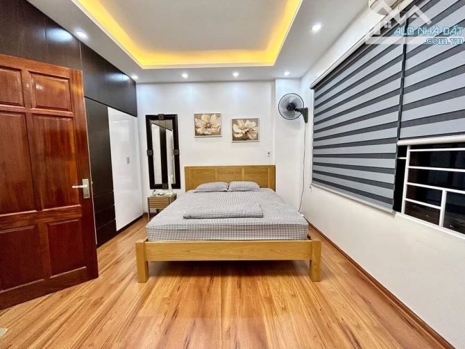 TRUNG TÂM HỌC VIỆN TÀI CHÍNH  - PHỐ LÊ VĂN HIẾN - DT45M2 - MT4,5M - 6TẦNG - 10M RA Ô TÔ - 3